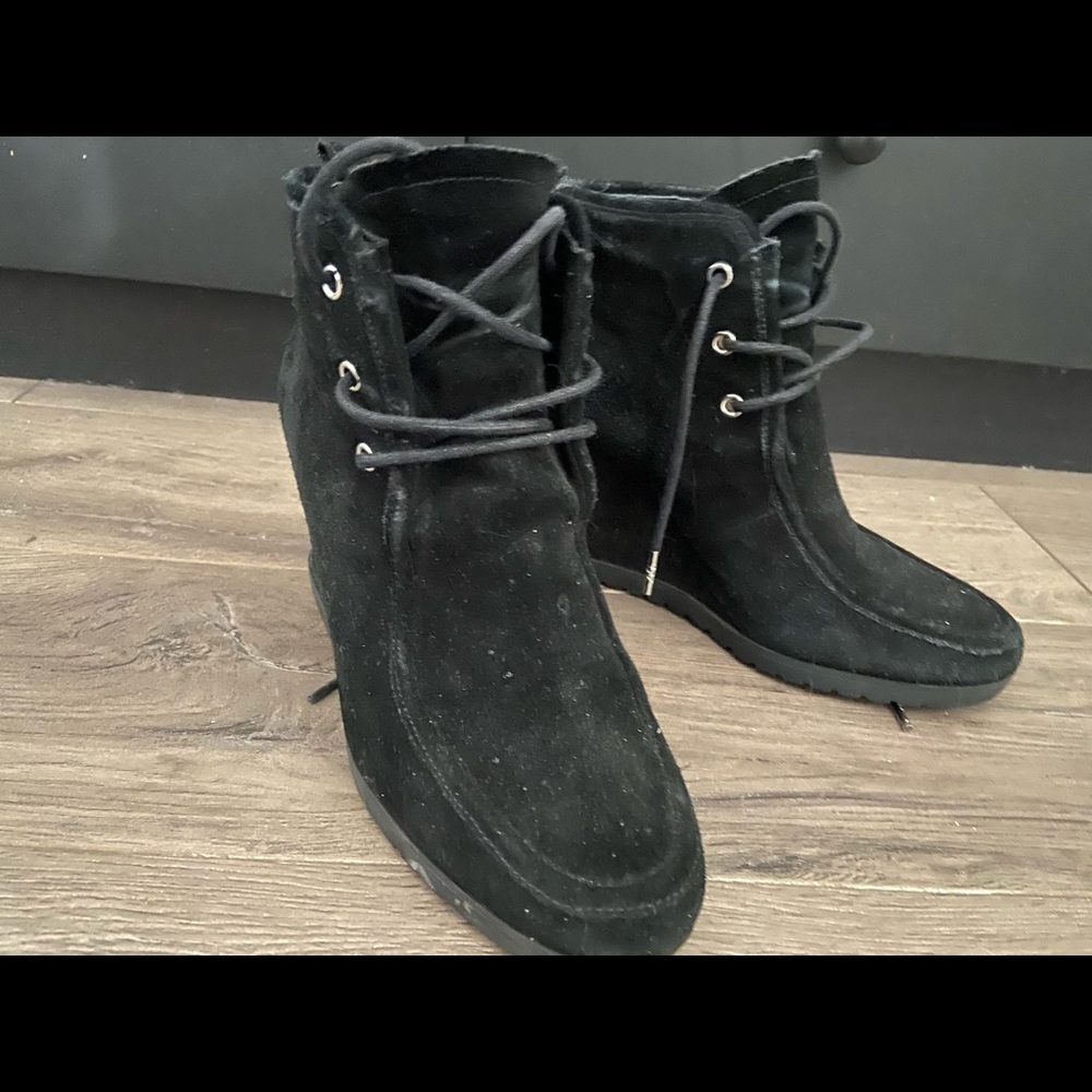 Michael Kors Women's Suede Leather 8 size, heels. - Picture 3 of 6